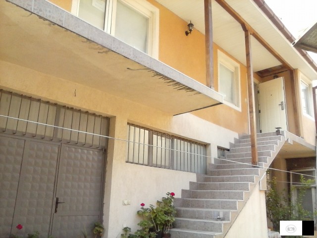 Se Prodavaat 2 Kukji- Dukjandzik-bit Pazar