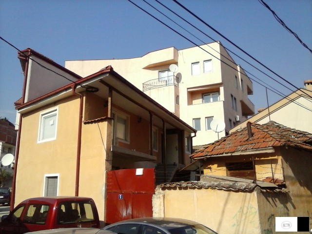 Se Prodavaat 2 Kukji- Dukjandzik-bit Pazar