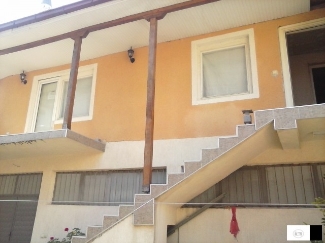 Se Prodavaat 2 Kukji- Dukjandzik-bit Pazar