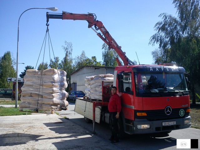 Vrsam Prevoz So Kamion Kiper I Uslugi So Avtodigal