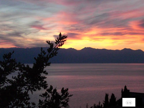 Соби со прекрасен поглед кон езеро !