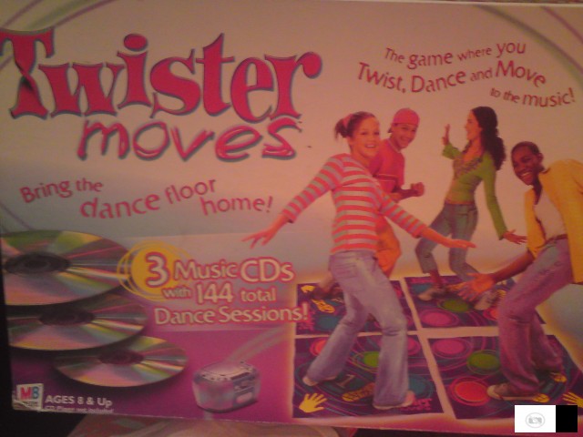 ПРОДАВАМ ИГРА „twister“