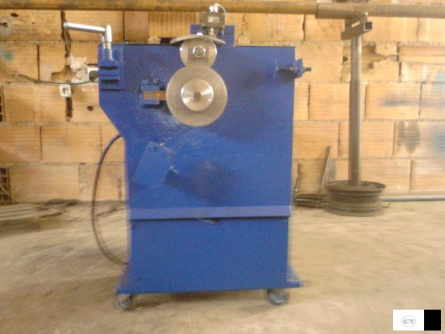 Prodavam Masina Za Izrabotka Drzaci Za Polukruzni 