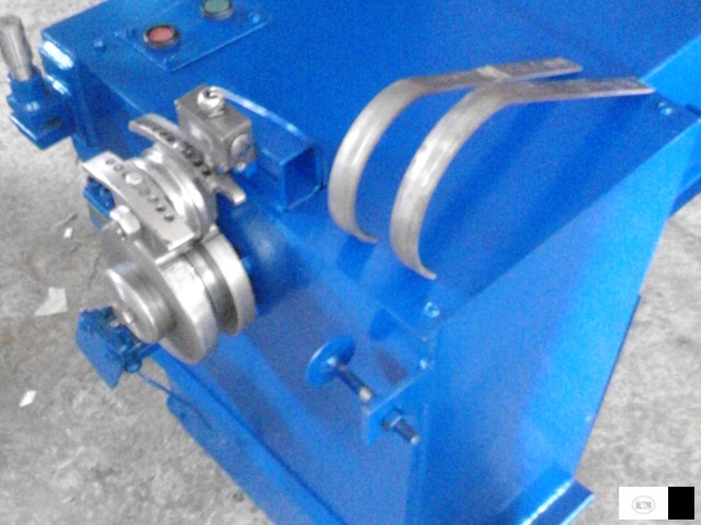 Prodavam Masina Za Izrabotka Drzaci Za Polukruzni 