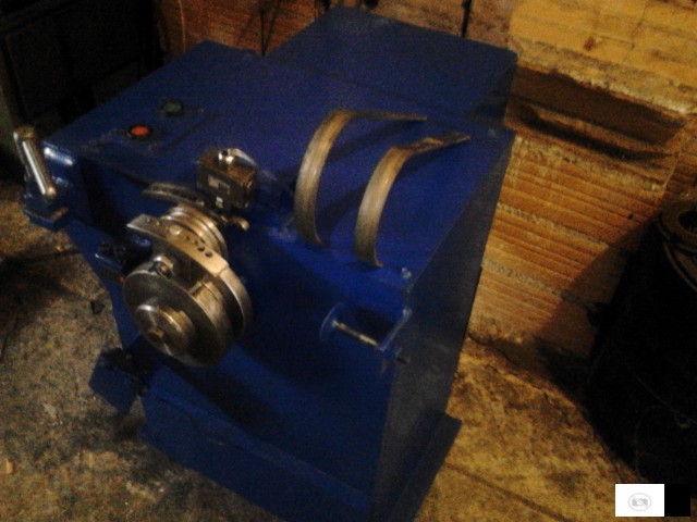 Prodavam Masina Za Izrabotka Drzaci Za Polukruzni 