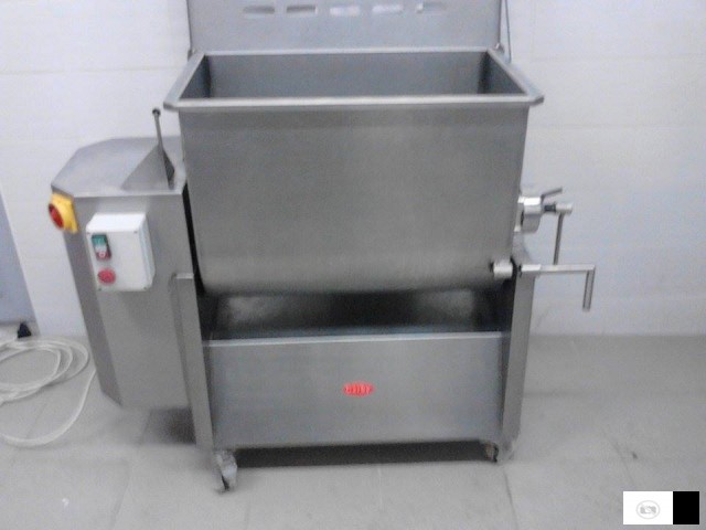 Продавам Миксер за месо и фрижидери