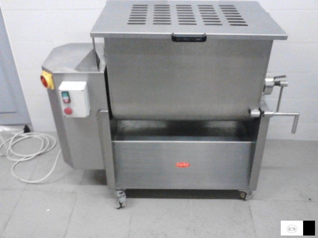 Продавам Миксер за месо и фрижидери