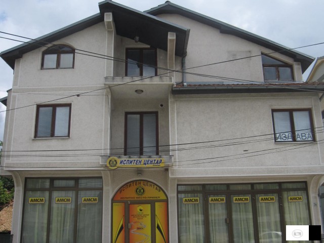 Издавам деловен простор во центарот на градот !