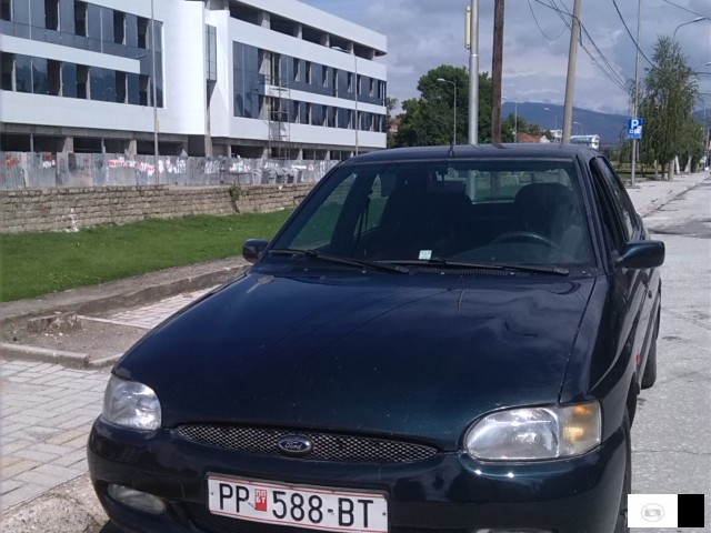 Продавам Ford Escort