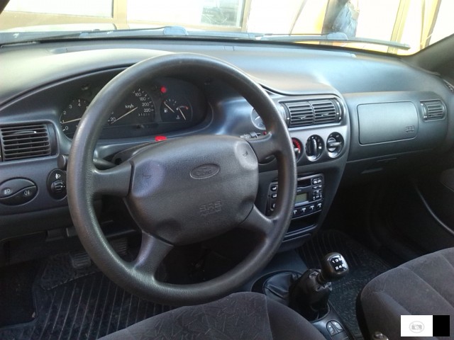 Продавам Ford Escort