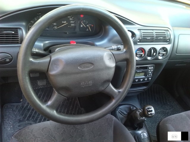 Продавам Ford Escort