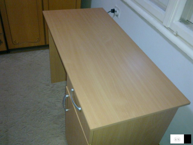 Se Prodava Rabotna Masa (biro) Za Kompjuter