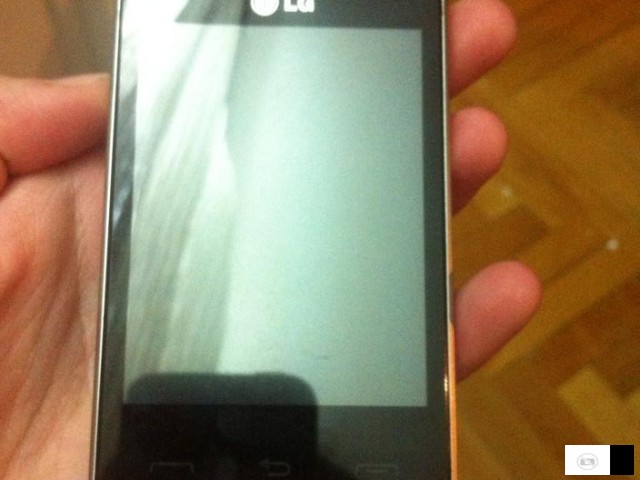 се продава мобилен Lg T 385