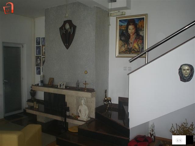 Ekskluzivna Semejna Kuka -kompletno Namesten