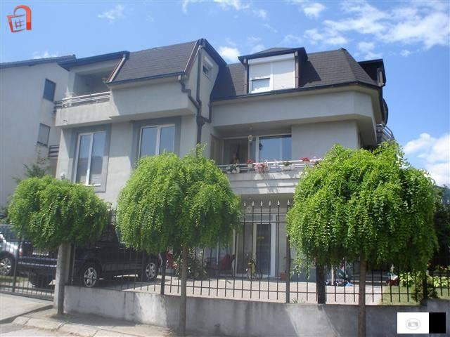 Ekskluzivna Semejna Kuka -kompletno Namesten