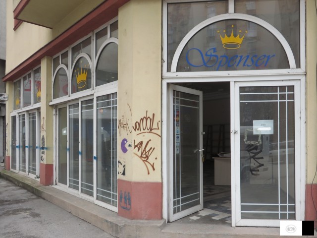 Се изнајмува Дуќан-Деловен простор од 84m2 во Цент