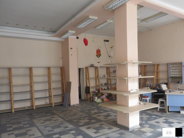 Се изнајмува Дуќан-Деловен простор од 84m2 во Цент