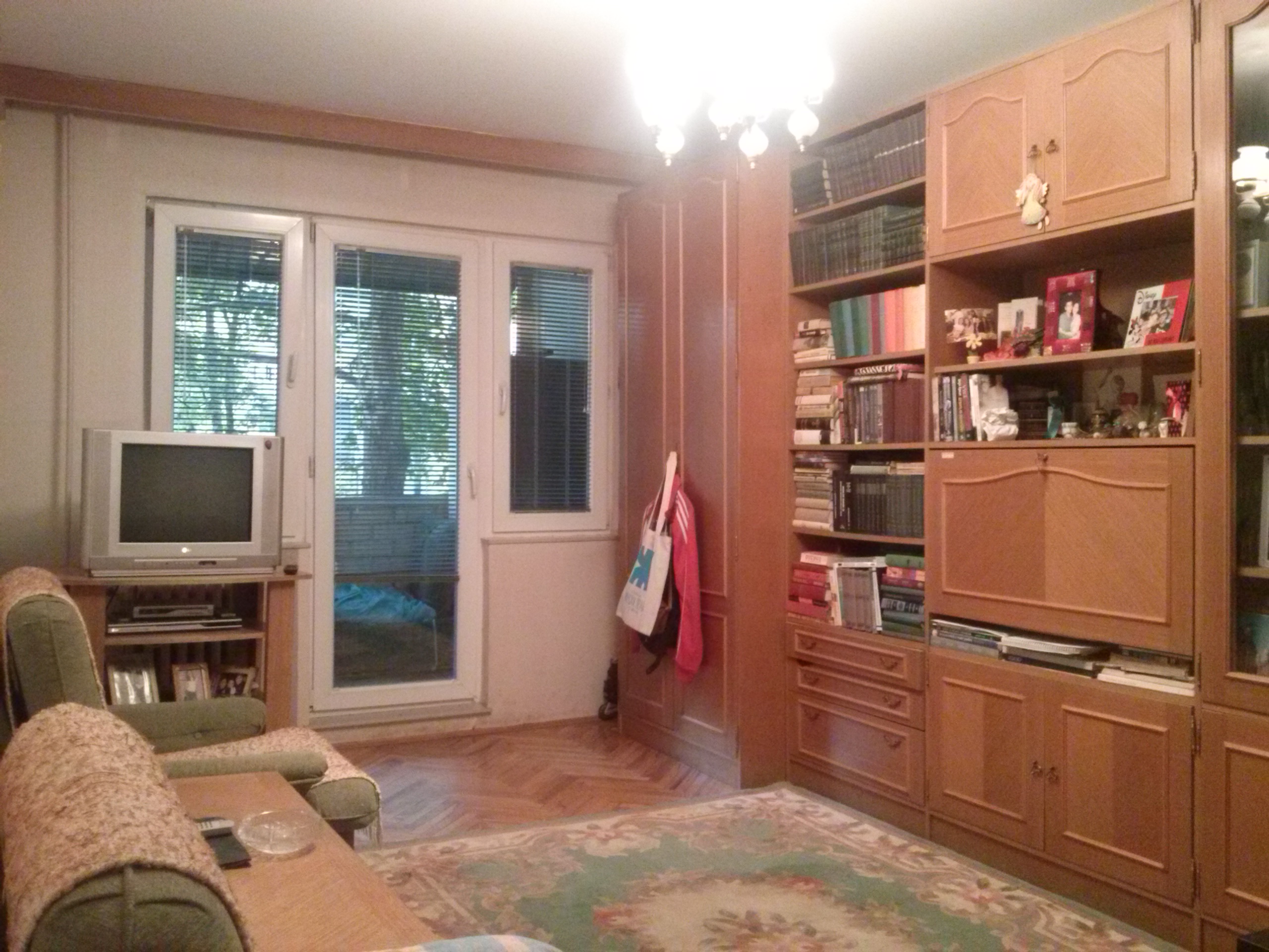 Се продава стан од 79m2 7m2 тераса и подрум од 6m2