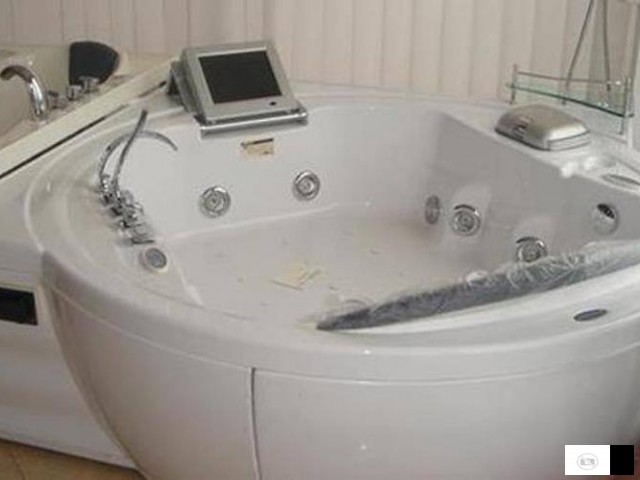 НОВО НЕ ОТПАКОВАНО ЏАКУЗИ