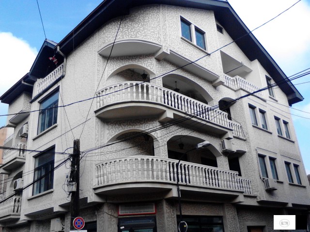 Se Izdavaat Dva 5 Sobni Stana Vo Debar Maalo