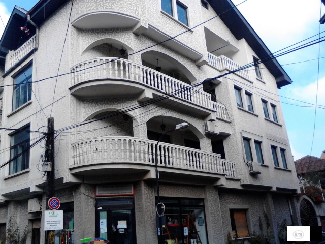 Se Izdavaat Dva 5 Sobni Stana Vo Debar Maalo