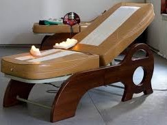 Кревет со жад камења за масажа