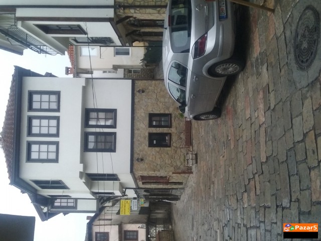 Se Izdava Dukan  12 M2