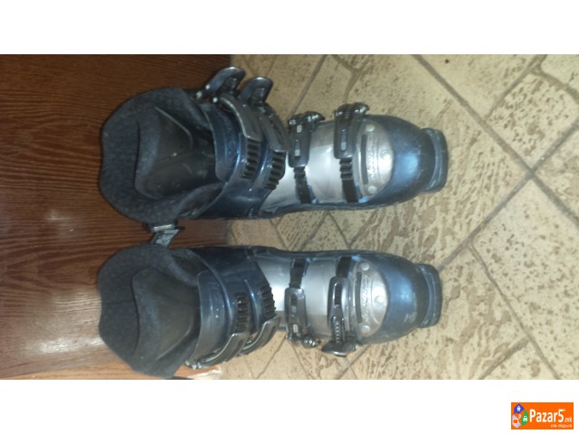 Комплет скии со везови, стапови и чизми