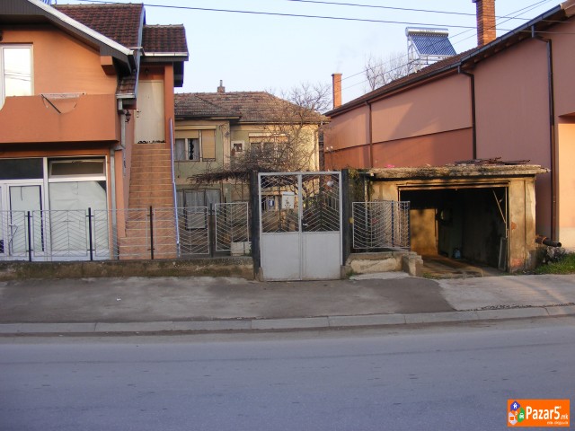  Dve Kuki Od 400m2 Vo Kumanovo