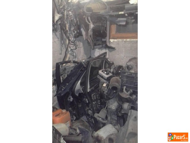 Delovi Mercedes C220 W203  2001g