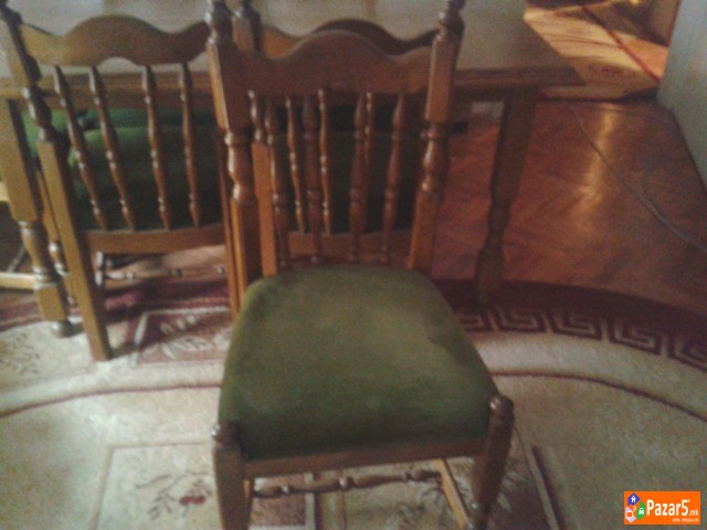 Продавам плакари со трпезариска маса и 6 столици