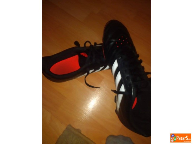 Продавам копачки Адидас (44 број)