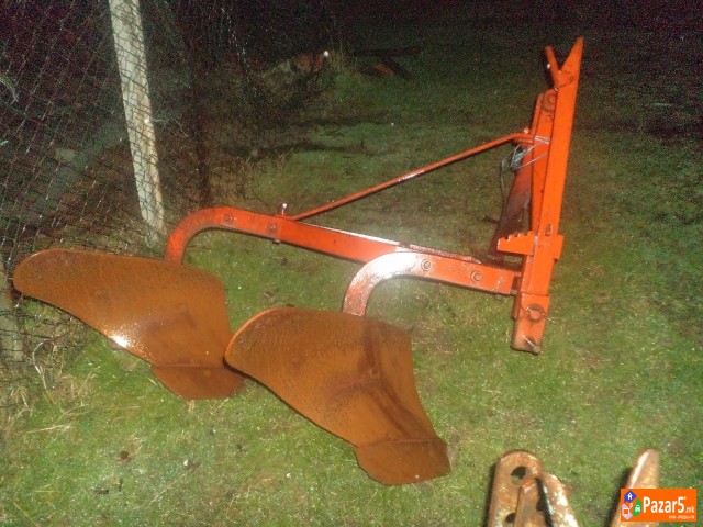 Плуг Двобразден тип 755 поместлив  