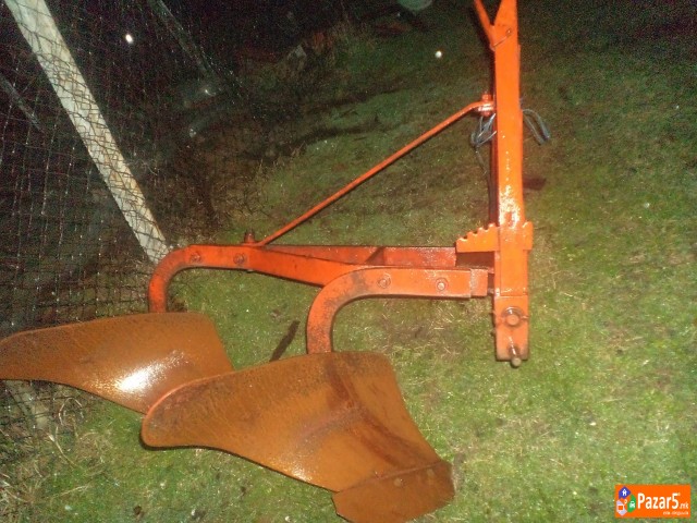 Плуг Двобразден тип 755 поместлив  