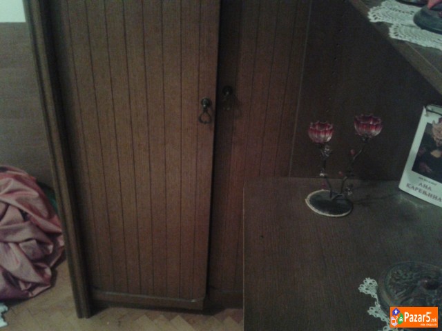 Плакари со трпезариска маса и 6 столици