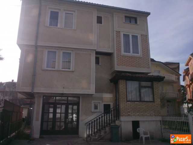 Prodavam Kuka Vo Centarot Na Struga