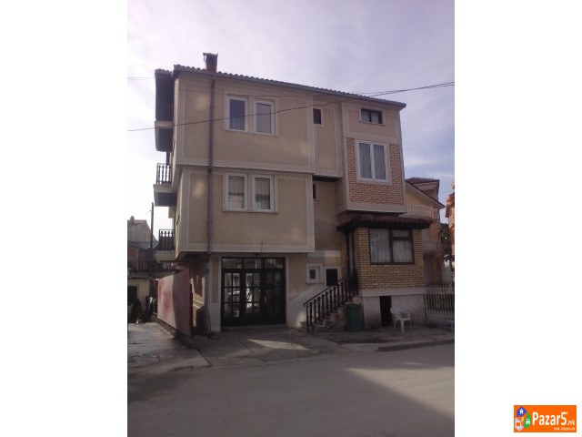 Prodavam Kuka Vo Centarot Na Struga