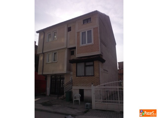 Prodavam Kuka Vo Centarot Na Struga