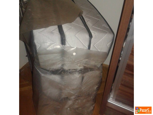 Prodavam Nov,ne Koristen  Dusek Na Rasklopuvanje