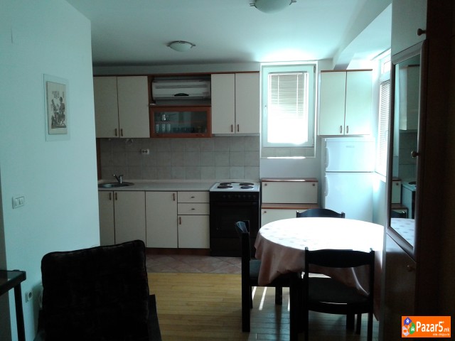 Издавам стан во Центар