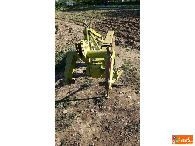 Se Prodava Zemjodelska Mehanizacia