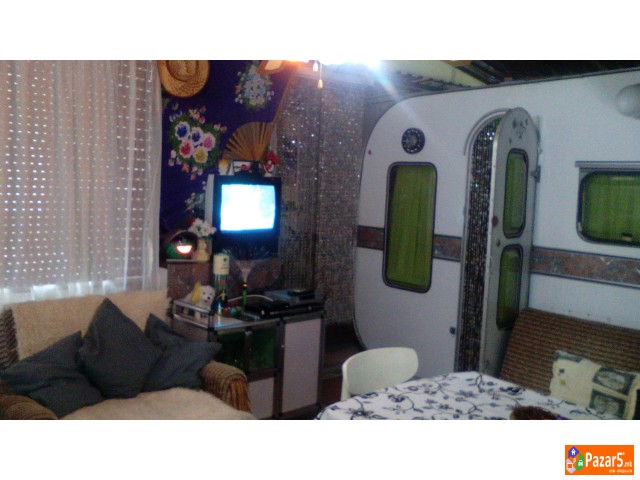 Камп приколка во Авто Камп \