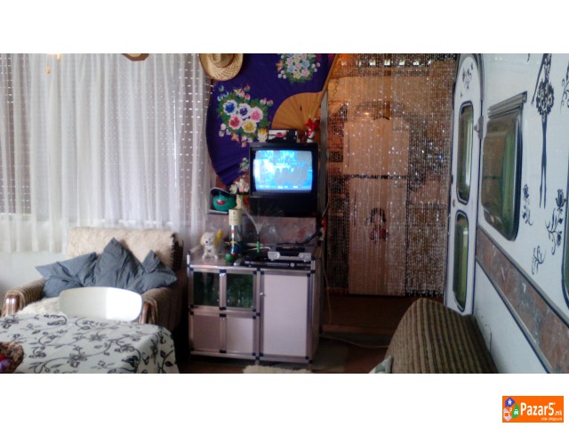 Камп приколка во Авто Камп \