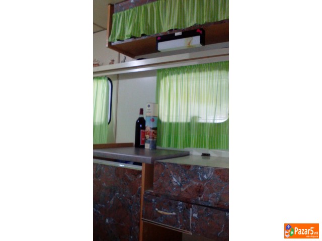 Камп приколка во Авто Камп \