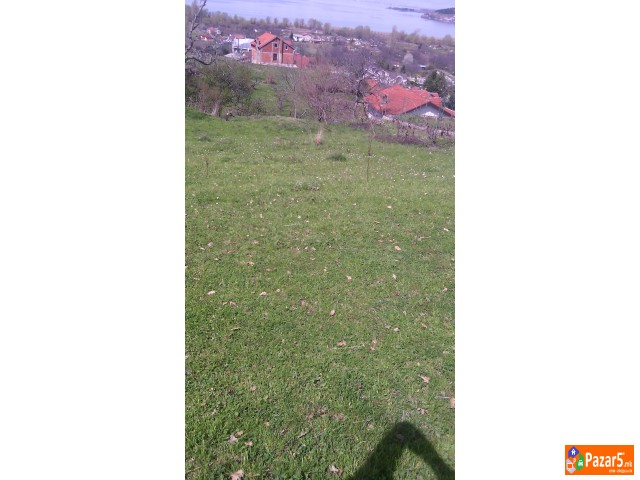 Се продава плац во Рача