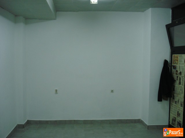 издавам деловен простор во капиштец 