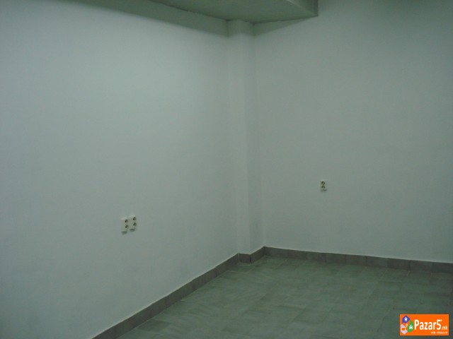 издавам деловен простор во капиштец 