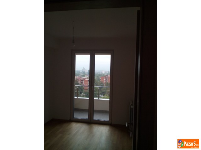 Се изнајмува нов неопремен стан  