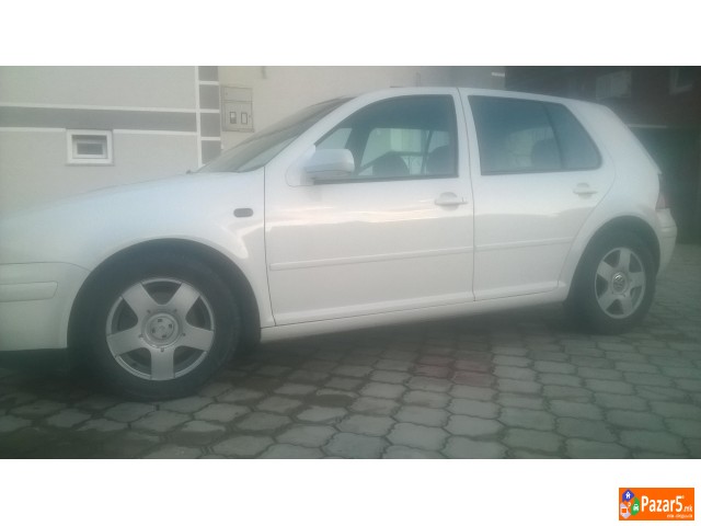 Golf 4   110ks
