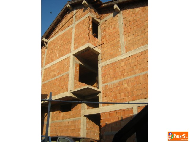 Продавам куќа карабина во центар на нас. Драчево 